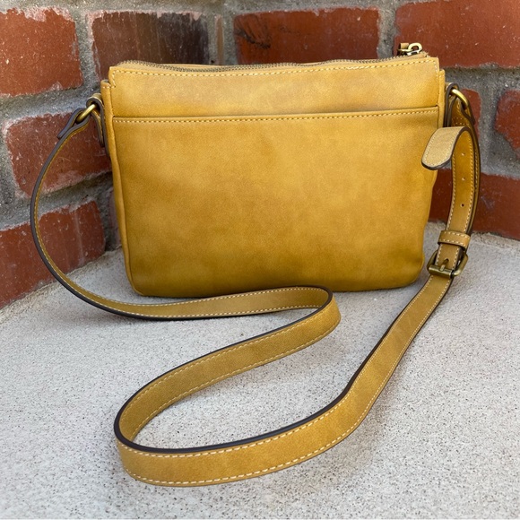 Magnolia Grace Allie Multi-pocket Crossbody Bag in Mustard color - Stitch Fix - Picture 3 of 7